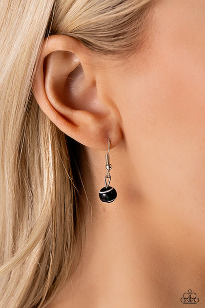 MISMATCHED MAYHEM - BLACK BEAD AND HEART SILVER SHORT NECKLACE - PAPARAZZI