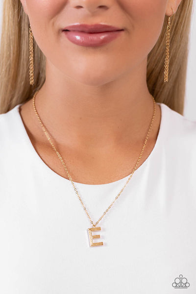 LEAVE YOUR INITIALS - GOLD - E - LETTER ALPHABET SHORT NECKLACE - PAPARAZZI