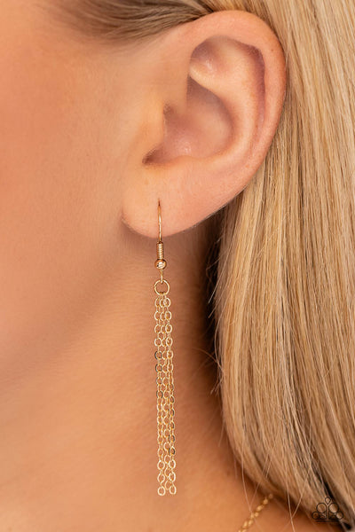 LEAVE YOUR INITIALS - GOLD - E - LETTER ALPHABET SHORT NECKLACE - PAPARAZZI