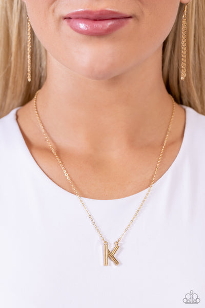 LEAVE YOUR INITIALS - GOLD - K - LETTER ALPHABET SHORT NECKLACE - PAPARAZZI