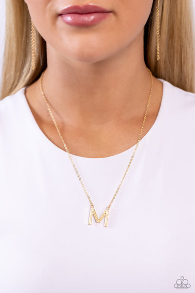 LEAVE YOUR INITIALS - GOLD - M - LETTER ALPHABET SHORT NECKLACE - PAPARAZZI