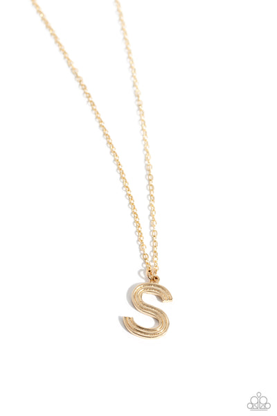 LEAVE YOUR INITIALS - GOLD - S - LETTER ALPHABET SHORT NECKLACE - PAPARAZZI