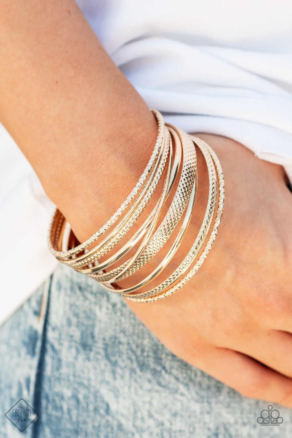 CIRCLET CIRCUS - GOLD TEXTURED BANGLE BRACELET SET - PAPARAZZI - FASHION FIX OCTOBER 2021